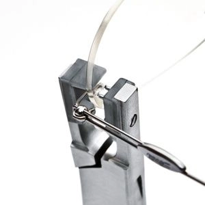 Cęgi do demontażu tulei z obracanymi szczękami