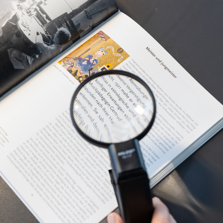 Lupa okrągła podświetlana wielokątna