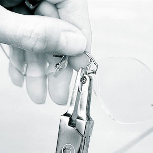 Cęgi do prostowania wsporników nanośników wkręcanych