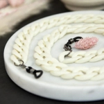 Łańcuszki do okularów akrylowe, białe - 2 szt.